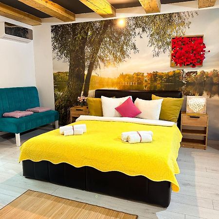 Venus Central Lux Studio Craiova Exterior foto